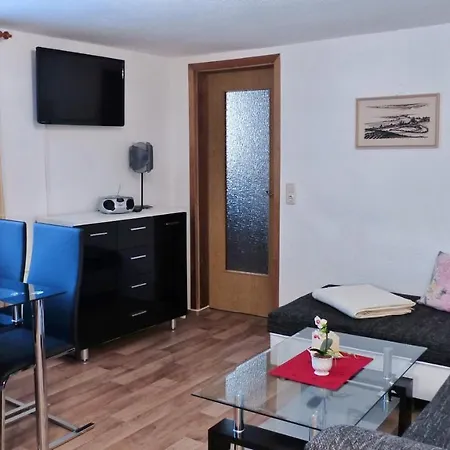 Buelows Mit 2 Schlafzimmern Daire Klein Zicker